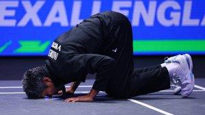 MOMEN-Coach-Irwansyah-Sujud-Syukur-Usai-Bawa-Tunggal-Putra-All-Indonesian-Final-di-All-England-2024.jpg