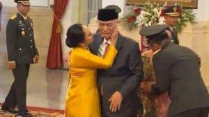 MOMEN-Haru-Luhut-Binsar-Pandjaitan-Menangis-saat-Maruli-Simanjuntak-Dilantik-Jokowi-Jadi-KSAD.jpg
