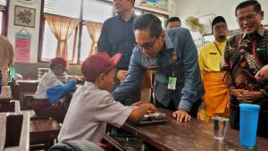 Makan-Bergizi-Gratis-Wali-Kota-Medan-Rico-Tri-Putra-Bayu-Waas-mengajak.jpg