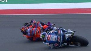Manuver-Enea-Bastianini-yang-menyalip-Jorge-Martin-pada-lap-terakhir-MotoGP-Italia-2024.jpg