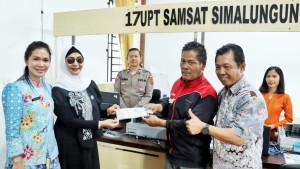 Masyarakat-mencoba-pelayanan-Samsat.jpg