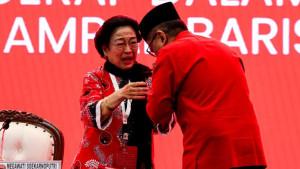 Megawati-menangis-sambut-Hasto-3.jpg