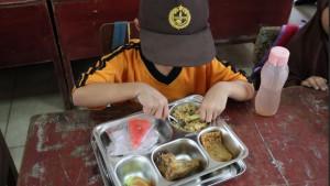 Menu-MBG-dari-dapur-SPPG-Bhayangkari-yakni-nasi-goreng-ayam-goreng.jpg