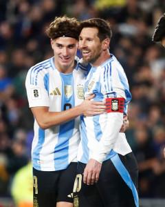 Messi-dan-alvarez-argen.jpg