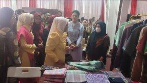 Momen-Iriana-Joko-Widodo-di-HUT-Dekranas_.jpg
