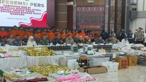 Momen-Kepala-BNN-RI-Komjen-Suyudi-Aryo-Seto-Kapolda-Sumut-dan.jpg