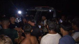 Momen-petugas-gabungan-evakuasi-korban-banjir-di-kolam-abadi-Pelaruga.jpg