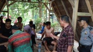 Momen-petugas-gabungan-evakuasi-korban-banjir-di-kolam-abadi-Pelaruga1.jpg