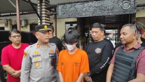 Momen-polisi-menginterogasi-MIB-16-tersangka-begal-motor-setelah-ditangkap.jpg