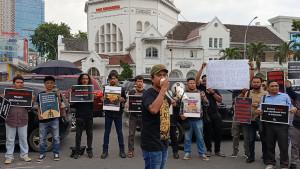 Momen-sejumlah-jurnalis-dan-aktivis-berunjuk.jpg