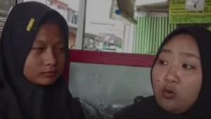 Orangtua-dan-siswi-SMAN-1-Gunung-Sitoli-saat.jpg