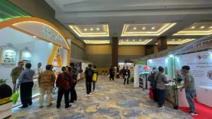PAMERAN-SAWIT-Suasana-di-stan-stan-perusahaan.jpg