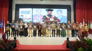 PELUNCURAN-BUKU-Para-penulis-bersama-jajaran-akademisi.jpg