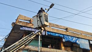 PEMASANGAN-CCTV-Teknisi-Diskominfo-mulai-memasang-CCTV.jpg