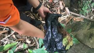 PENEMUAN-JASAD-BAYI-Proses-penemuan-ari-ari-bayi-di-pembuangan-air-di-rumah-terduga-pelak.jpg