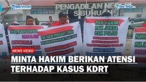 Padang-Lawas-digeruduk-massa_.jpg