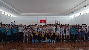 Para-guru-dan-murid-SMA-Bangun-Insan-Mandiri-Medan.jpg