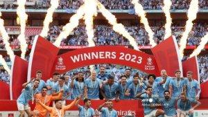 Para-pemain-Manchester-City-merayakan-kemenangan-meraih-Piala-FA-Inggris.jpg