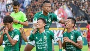 Para-pemain-PSMS-saat-mencetak-gol-ke-gawang-Sriwijaya-FC-pada-laga-sebelumnya.jpg
