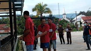 Para-tersangka-yang-melakukan-perampokan-di-gerai-KFC-ikuti-rekonstruksi-Rabu-2592024.jpg