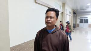 Pastor-Walden-Sitanggang-OFM-CAP-dari-Yayasan-JPIC-saat-mengawal-korban.jpg