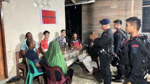 Patroli-dialogis-untuk-menjaga-keamanan-dan-mempererat-kedekatan-dengan-masyarakat.jpg