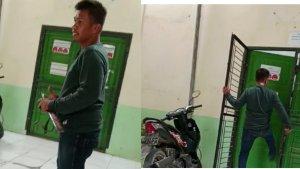 Pegawai-honorer-bernama-Rudi-Nasution-alias-Gendos-terlihat-marah-marah.jpg