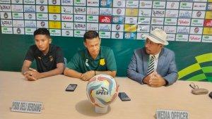 Pelatih-PSDS-Zefrizal-ketika-menggelar-konfrensi-pers-usai.jpg