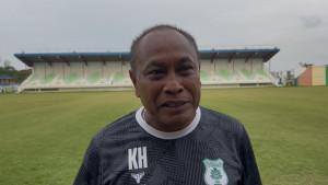 Pelatih-PSMS-Medan-Kas-Hartadi-ketika-diwawancara-usai-latihan.jpg