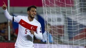 Pemain-Gelandang-Turki-Hakam-Calhanoglu.jpg