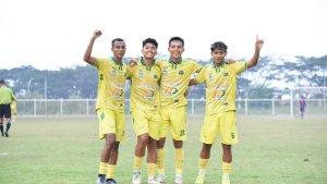 Pemain-Labura-Hebat-FC-Aziz-kiri-Alvin-kiri-dua-Eki-Fauzi-kanan-dua.jpg