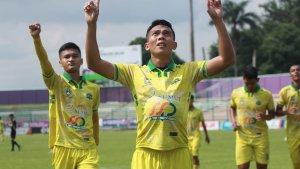 Pemain-Labura-Hebat-FC-Eki-Fauzi-depan-tengah-merayakan-gol.jpg