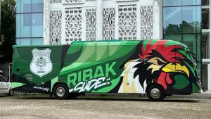 Penampakan-bus-tim-PSMS-Medan-dengan-desain-baruterparkir-dihalaman-wisma-atlet.jpg