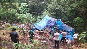 Penampakan-gubuk-maupun-barak-narkoba-yang-digerebek.jpg