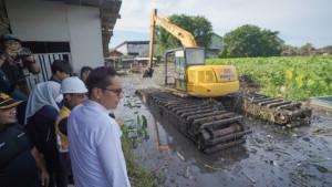 Penanggulangan-Banjir-Wali-Kota-Medan-Rico-Tri-Putra-Bayu-Waas-turun.jpg