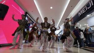 Penari-memeriahkan-Indonesia-Menari-2025-di-Sun-Plaza-Medan-Minggu-12102025.jpg