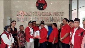 Pendaftaran-Johannes-Oberlin-Lumban-Tobing-ke-DPP-PDI-Perjuangan-untuk-maju-di-Pilkada-Dairi.jpg