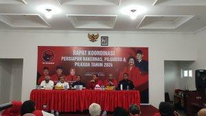 Pengurus-PDIP-saat-menyambut-kehadiran-mantan-Gubernur.jpg