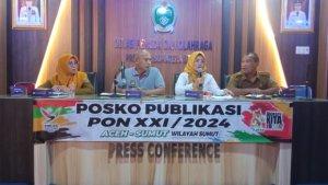 Pengurus-Taekwondo-Sumut-saat-memberikan-keterangan-pers-di-Posko-PON.jpg
