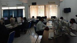 Peninjauan-pelaksanaan-ujian-berbasis-komputer-pada-seleksi-mandiri-oleh-Rektor-USU_.jpg
