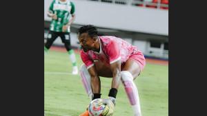 Penjaga-gawang-PSMS-Medan-Fakhrurrazi-Quba-ketika-latihan-di-Stadion-Mini.jpg