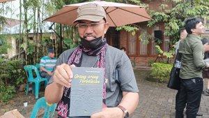 Penulis-buku-kumpulan-puisi-berjudul-Orang-orang-Perbatasan.jpg
