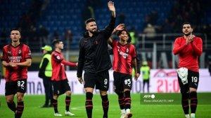 Penyerang-AC-Milan-asal-Prancis-09-Olivier-Giroud-tengah-merayakan-bersama.jpg