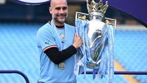 Pep-guardiola-angkat-trofi-2023.jpg