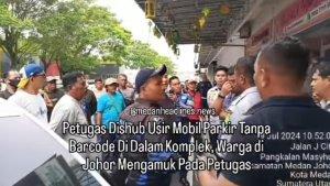 Petugas-Dishub-dan-seorang-warga-Komplek-J-City-ribut-akibat-parkir-berlangganan.jpg