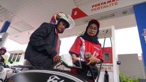 Petugas-SPBU-Pertamina.jpg