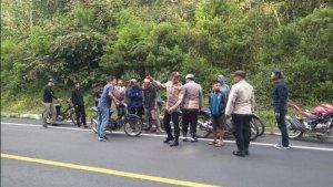 Petugas-personel-Polres-Dairi-mengamankan-lima-unit-sepeda-motor.jpg