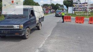 Polisi-kerja-atur-lalin-di-Toba.jpg