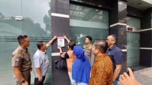 Politisi-Partai-NasDem-itu-membuka-Pos-Pengaduan-Masyarakat.jpg