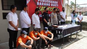 Polres-Dairi-melakukan-pemusnahan-barang-bukti.jpg